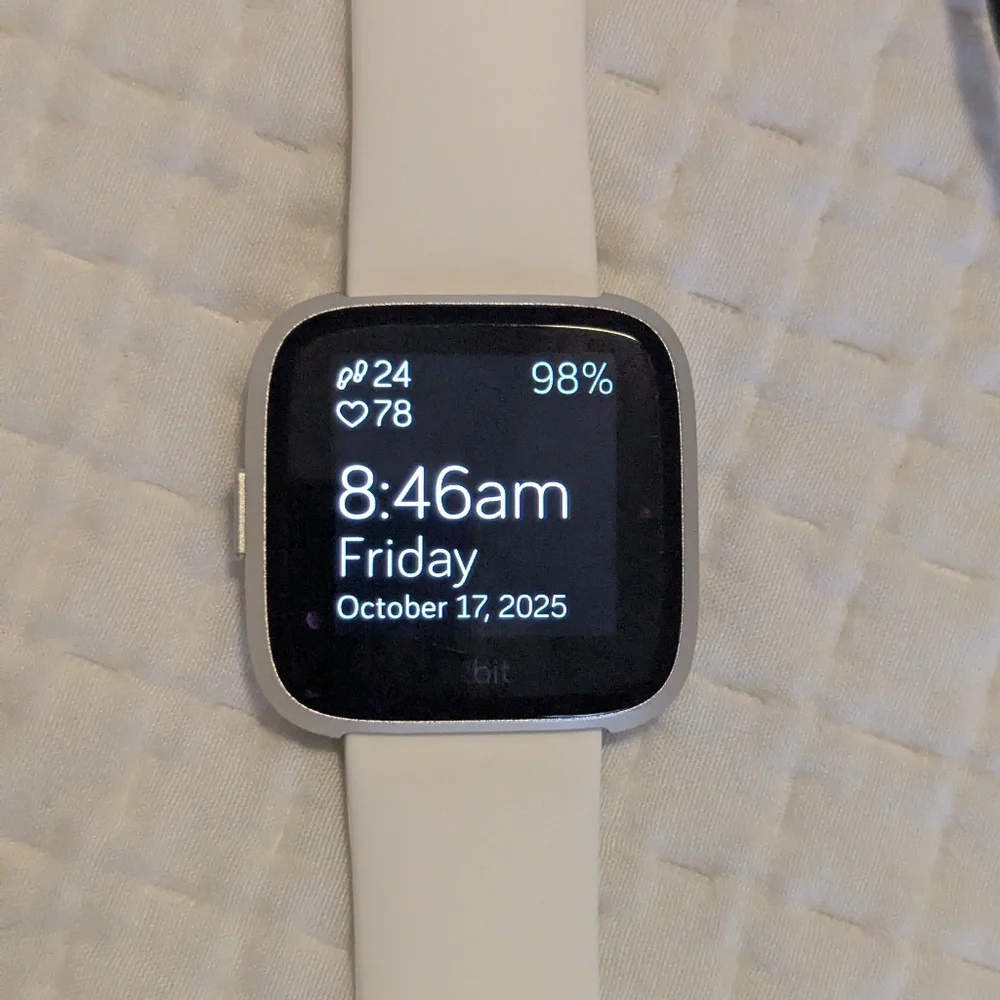 Fitbit Versa Lite Smartwatch - Women